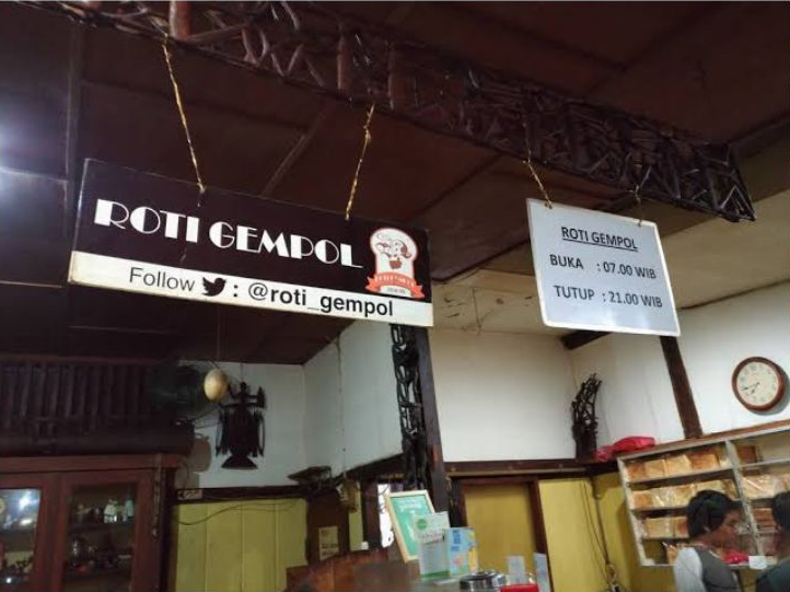 Suasana di Roti Gempol